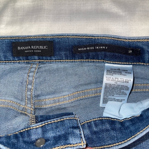 Banana Republic High-Rise Blue Jeans with Button Detail - Picture 5 of 7